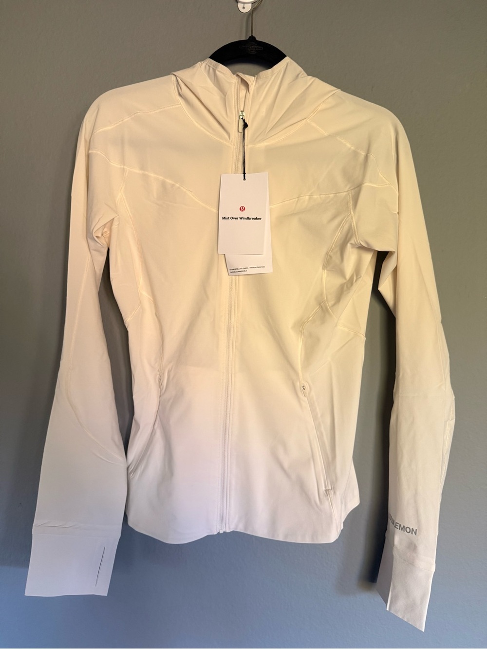 BNWT lululemon athletica mist over jacket in light ivory size 4 🍦🍦🍦